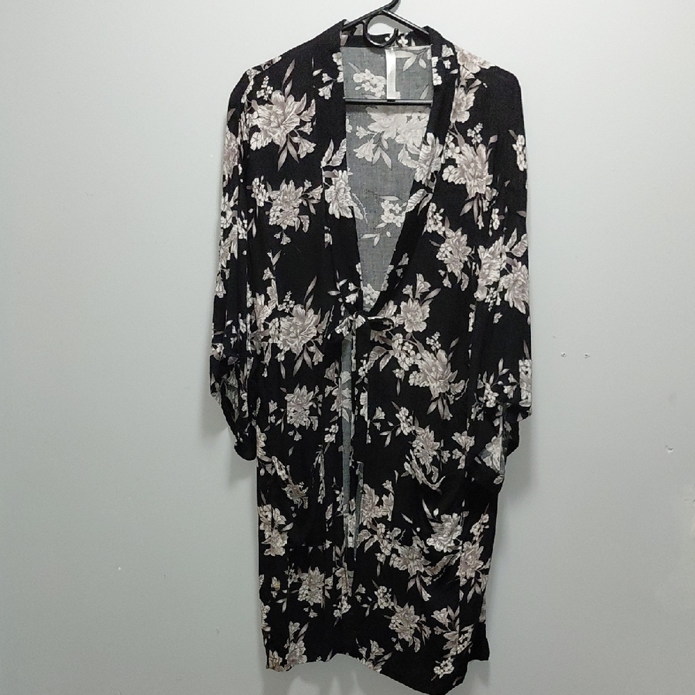 Spiritual Gangster Black and White Floral Kimono